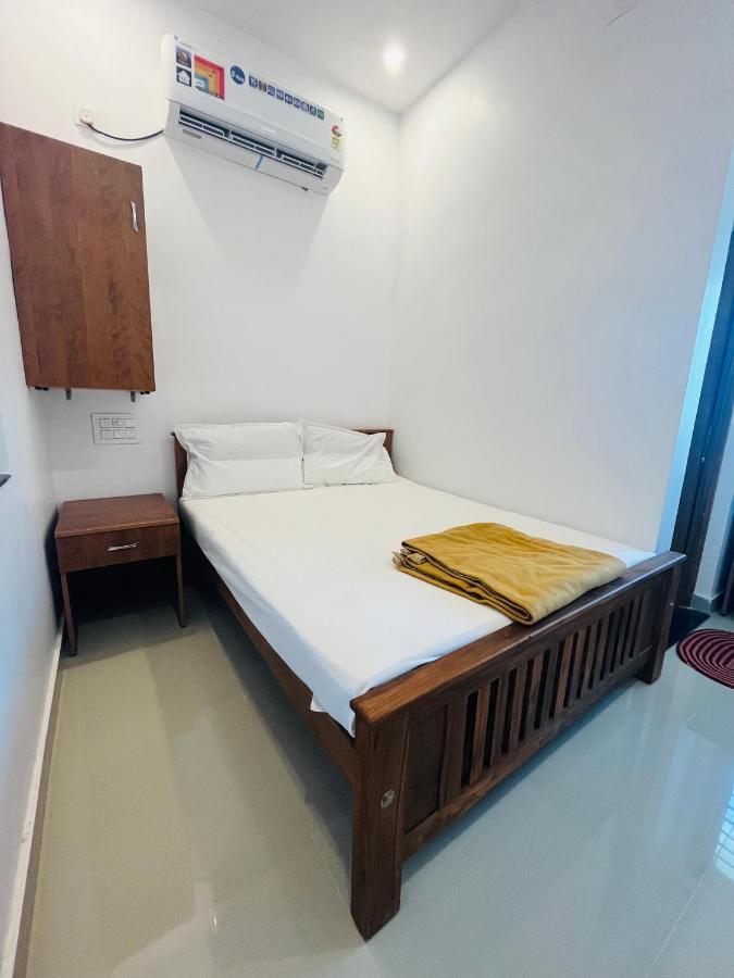 Hotel Sri Balaji Lodging Tiruchchendūr Exterior foto